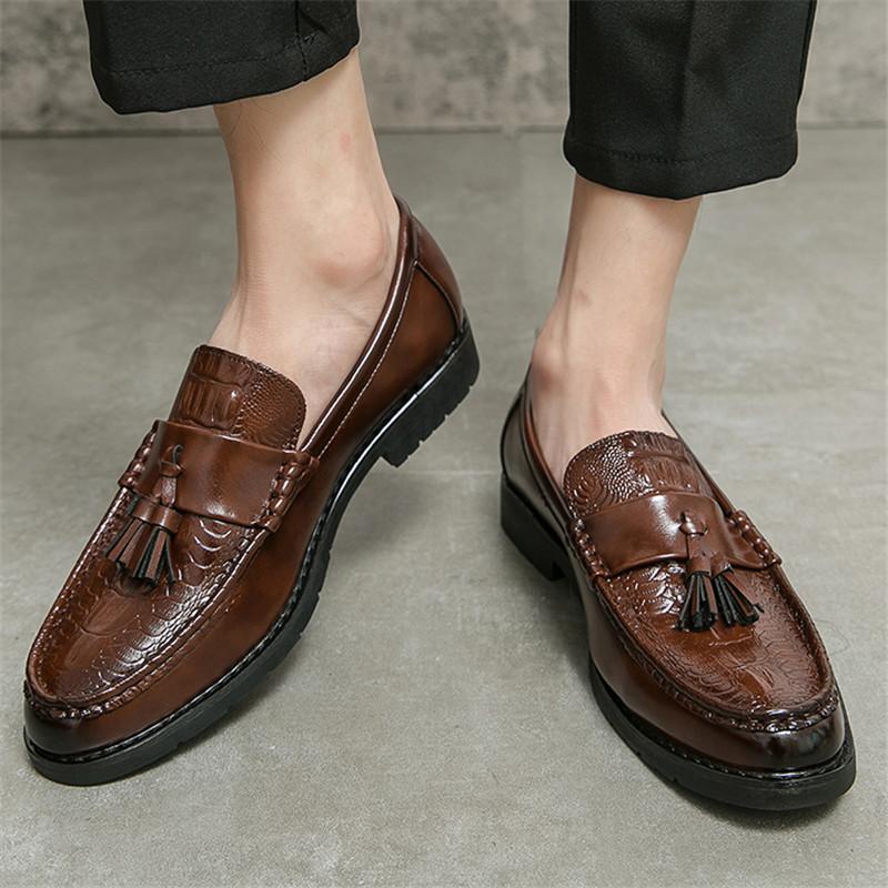 Fashion Luxury Designer New Men Tassels Thick Bottom Black Brown Shoes Moccasins Wedding Prom Homecoming Party Footwear Zapatos Hombre