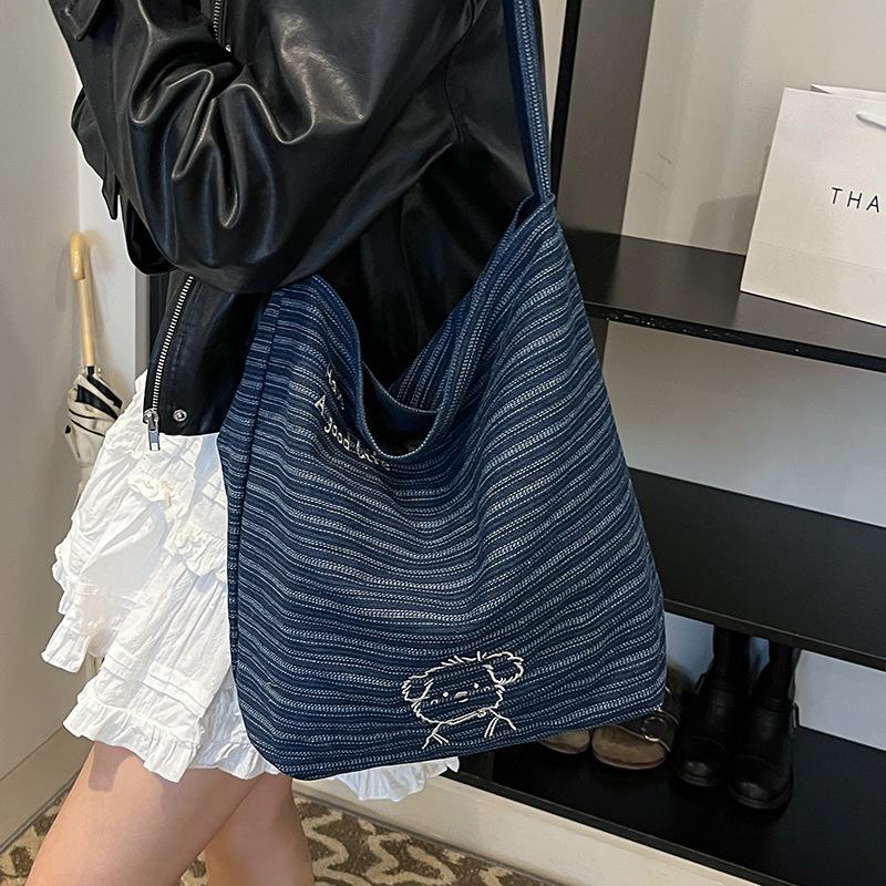 New Casual Denim Lightweight Tote Bag for Students To Commute In Class Versatile Large-capacity Messenger Bag for Women