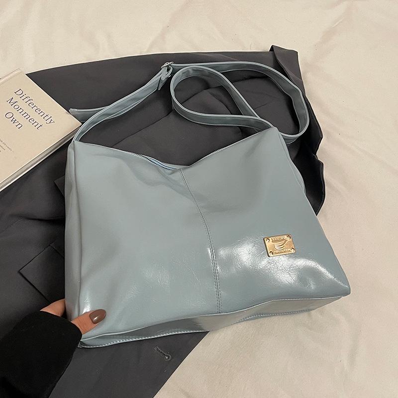 

Простая сумка через плечо большой вместимости для женщин, новая модная и крутая универсальная повседневная спортивная контрастная сумка через плечо