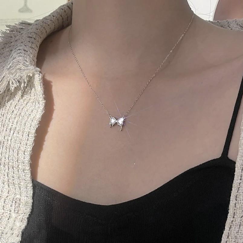 New Trendy Bow Necklace for Female Niche Design, Light Luxury Lava Heart Collarbone Chain, Student Commemorative Gift
