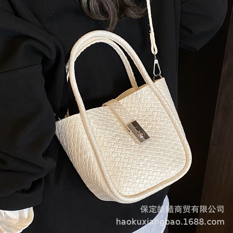 This Year's Popular Small Bag Women's Summer 2025 New Fashion Versatile Messenger Bag Korean Version Casual Bucket Bag