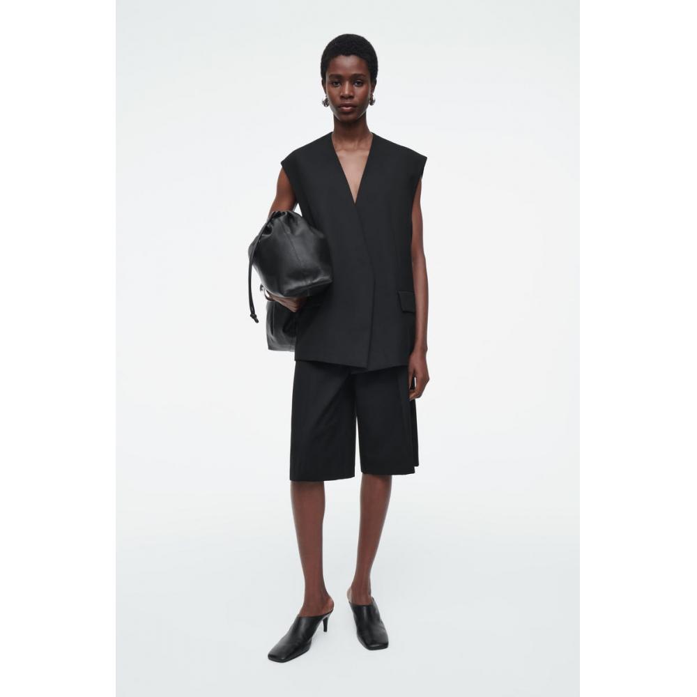 

COS Длинные шорты из японской шерстяной смеси твила Black/32