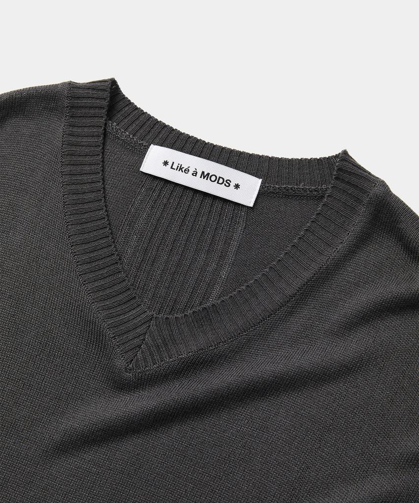 Laikeueomojeu Line V-Neck Knit_Charcoal