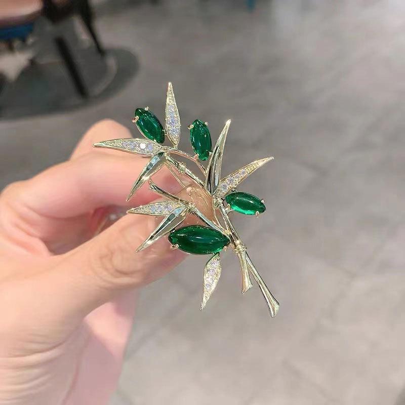 Elegante Kristall-Schmetterlingsbrosche - Funkelnde Damenmode-Anstecknadel für leichten Luxus-Anzug