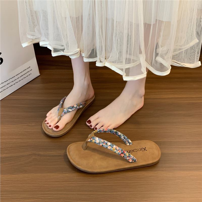 Flip-flops women's fashion outer wear flat-bottomed sandals summer non-slip versatile foot slippers seaside beach shoes women's clip