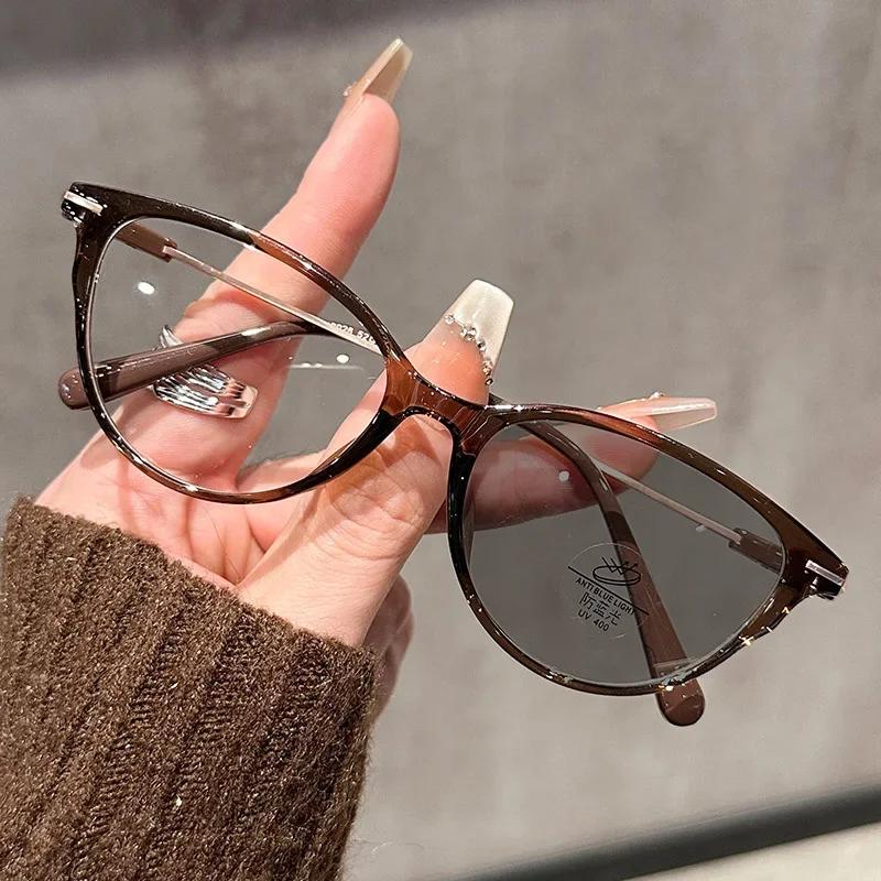 Casual Large Frame Cat-eye Photochromic Myopia Eyeglasses for Men and Women Blue Light Blocking Near Sight Eyeglasses 0 TO -4.0