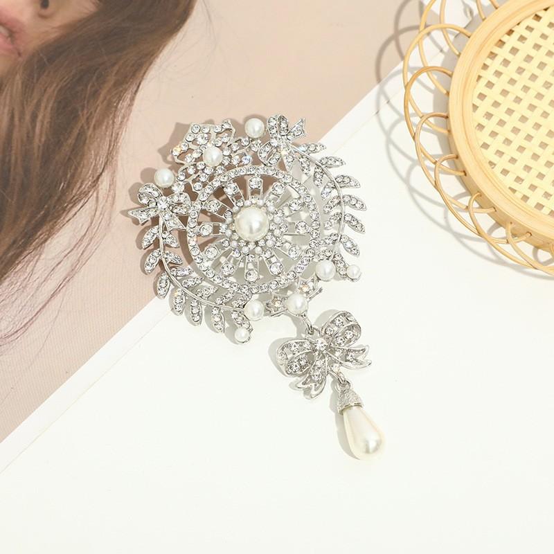 Fashionable Vintage Feng Shui Crystal Brooch, Alloy Inlaid with Rhinestones, Colored Pendant, Brooch, Clothing Accessory