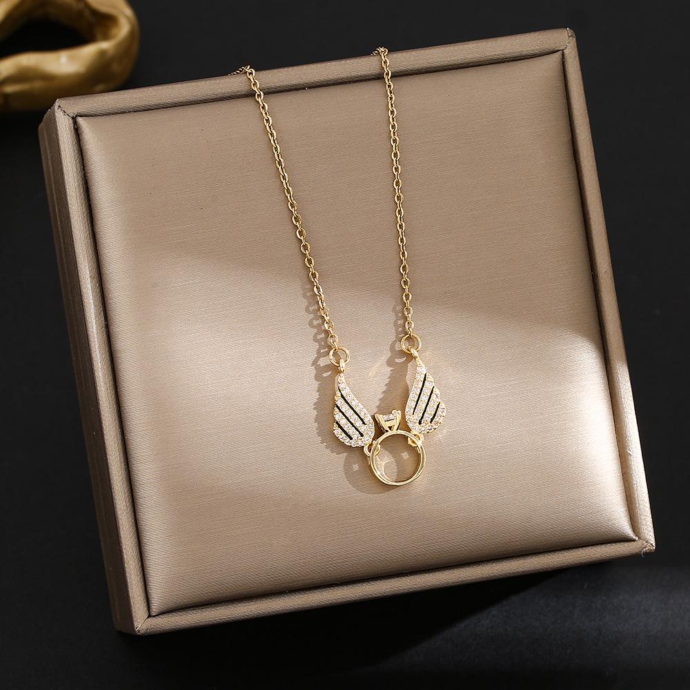 Elegant Korean Micro-Inlaid Titanium Necklace - Luxurious Women's Clavicle Chain, Non-Fading, Unique Minority Design.