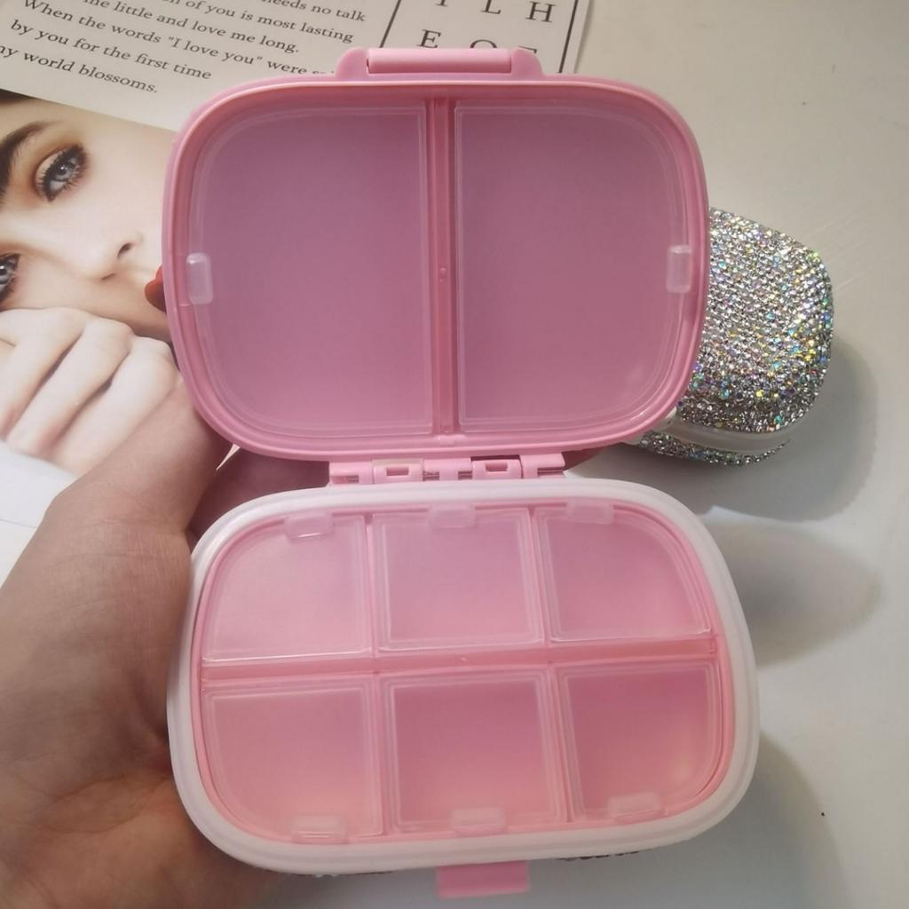 1 szt. Diamentowy Mini 7-dniowy Tygodniowy Pojemnik na Tabletki Przenośny Mały Pojemnik na Lekarstwa Błyszczący Pudełko na Cukierki Biżuterię Podróżny Organizer na Tabletki