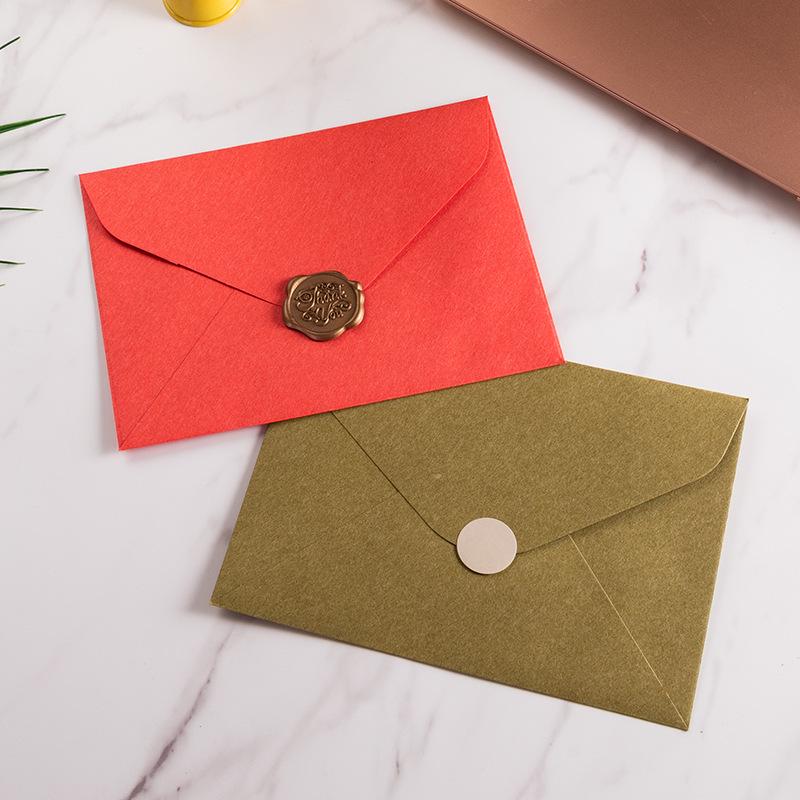 Cashmere Lined Envelopes: Special Paper for Invitations, Postcards, and Retro-Style Triangular Designs