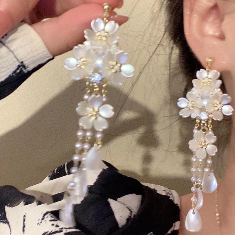 Premium pearl flower fringed earrings 2025 light luxury gentle temperament earrings niche personality earrings women
