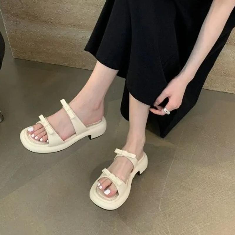 Fashion New Summer Women's Slippers 2025Stylish Peep-toe Low Heel Silver Women's Comfortable Beach Shoes Sapatilas