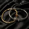 Bracciale da Uomo/Donna di Lusso in Acciaio al Titanio a Forma di Chiodo con Fibbia a Diamante - Design Aperto, Resistente allo Sbiadimento