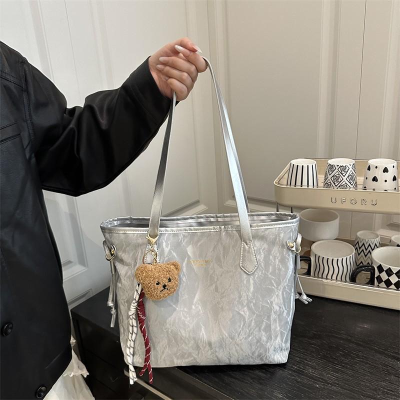 Versatile High-Capacity Crossbody Tote with Trendy Textured Finish