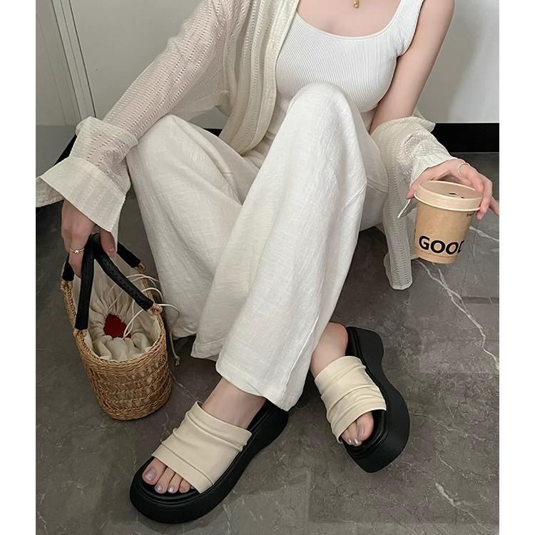 Thick bottom heightened pleated slippers women's 2025 new fashion versatile temperament holiday wind beach cool slippers