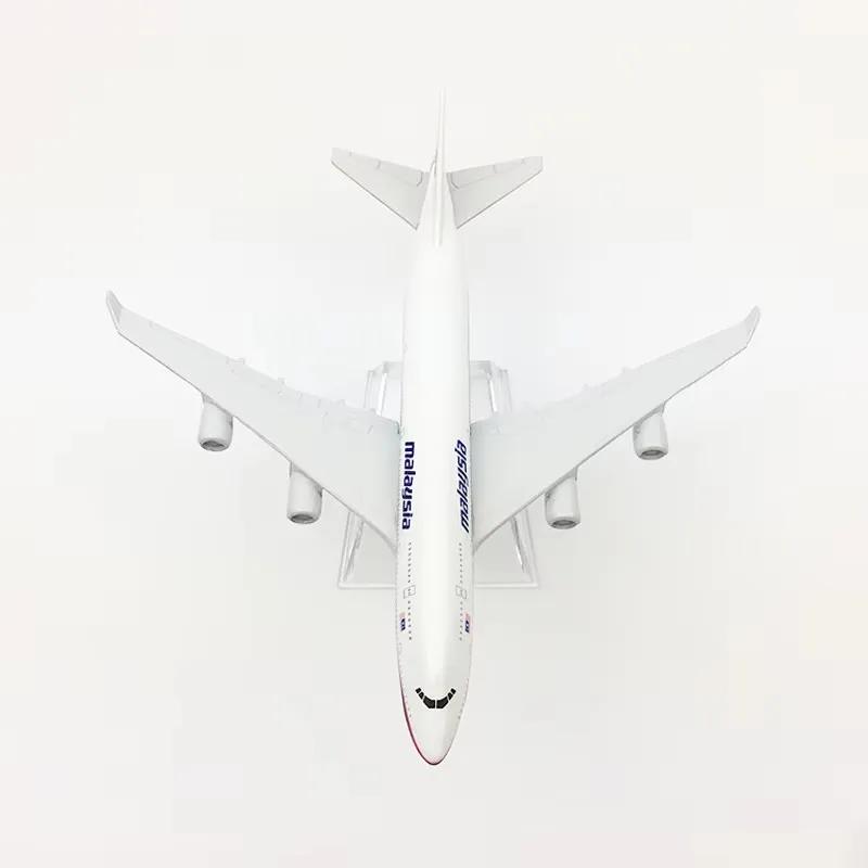 Model Plane 16CM 1:400 Scale 747 Alloy Metal Aircraft Model Malaysia airlines B747 With Aircraft Stand Collectible Gift Display