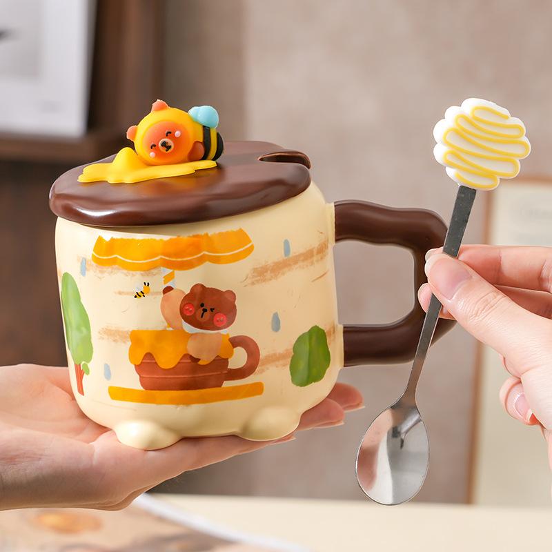 

Cute High Value Bee Bear Ceramic Cup with Lid for Home Office Couple Water Cup Creative Gift Mug 401-500ml
