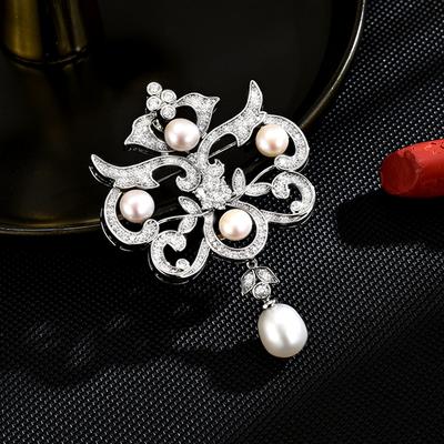 Women's Light Luxury Design Elegant Imitation Pearl Geometric Brooch Fashionable And Versatile Niche Design Brooch