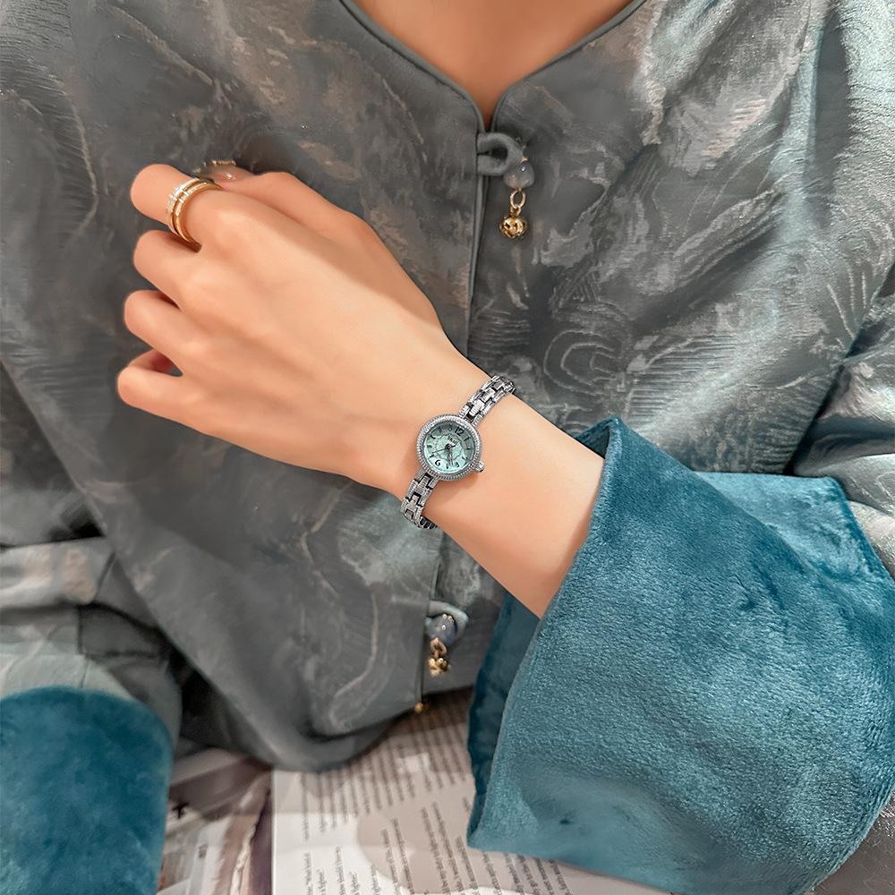Small Gold Retro Wristwatch, Understated Luxury, Simple And Sophisticated, Elegant Women'S Watch, A Perfect Gift For Women