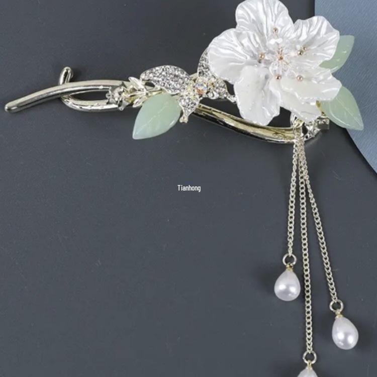 Wintage'owy kwiatowy klips do włosów z chwostem i motylem