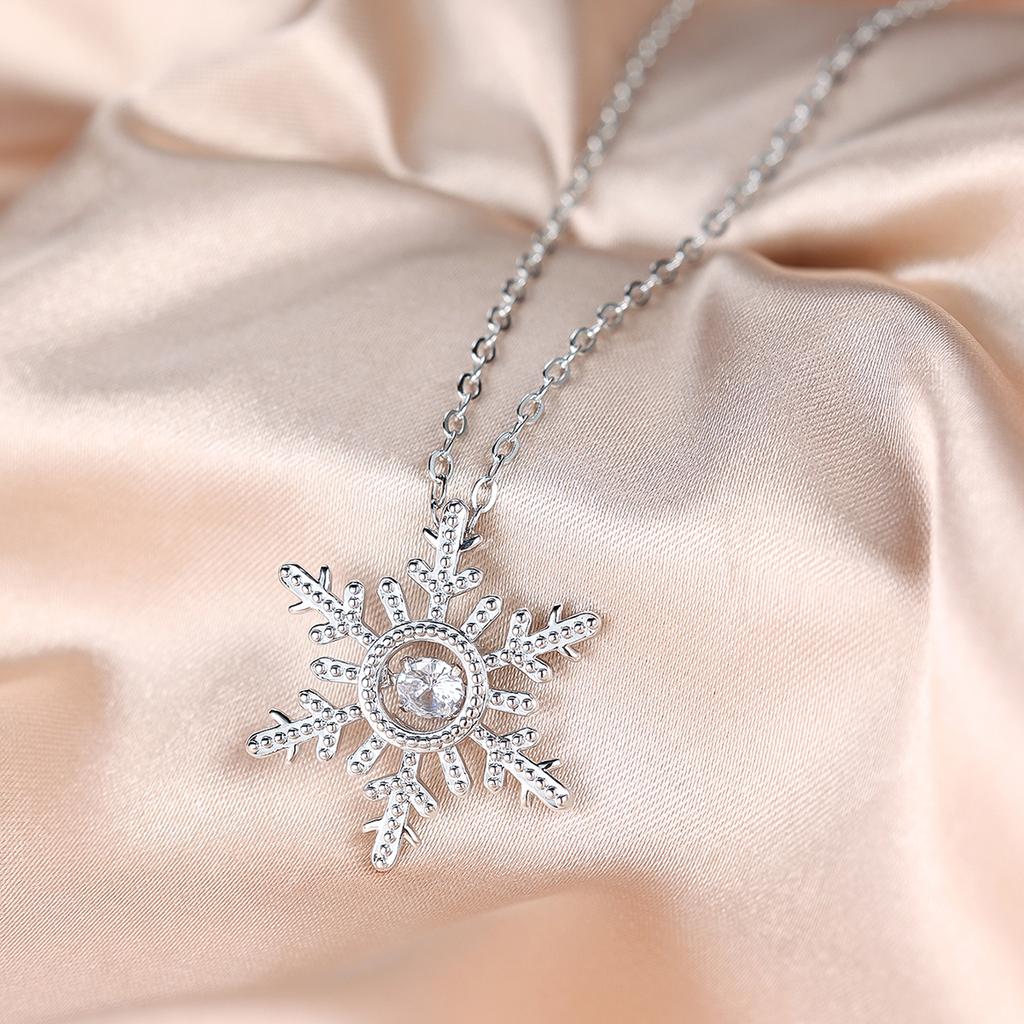 Silver Snowflake Pendant Necklace Rhinestone Crystal Winter Jewelry New Year Gift for Women Girls Fashion Accessory