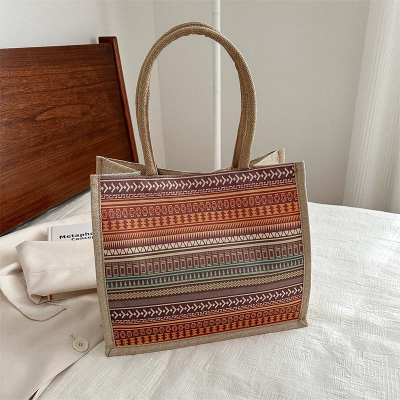 

Chic And Stylish Single Shoulder Crossbody Bag For Women With Vintage Aesthetic Design Style Nine