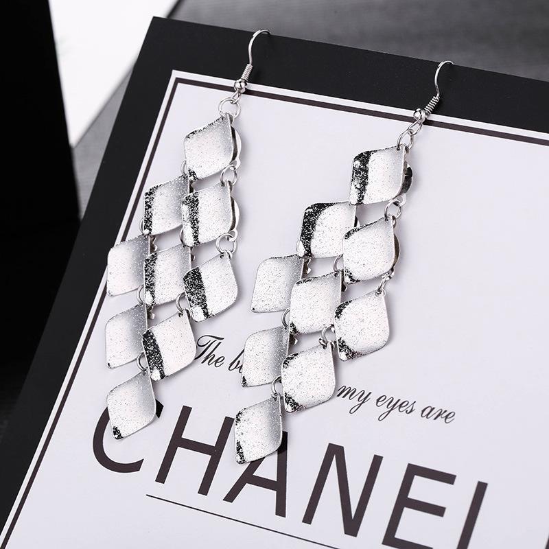 European and American Earrings, Fashionable Styles, Fashionable Metallic Exaggerated Tassels, Elegant Long Trendy Element Earrings and Pendants