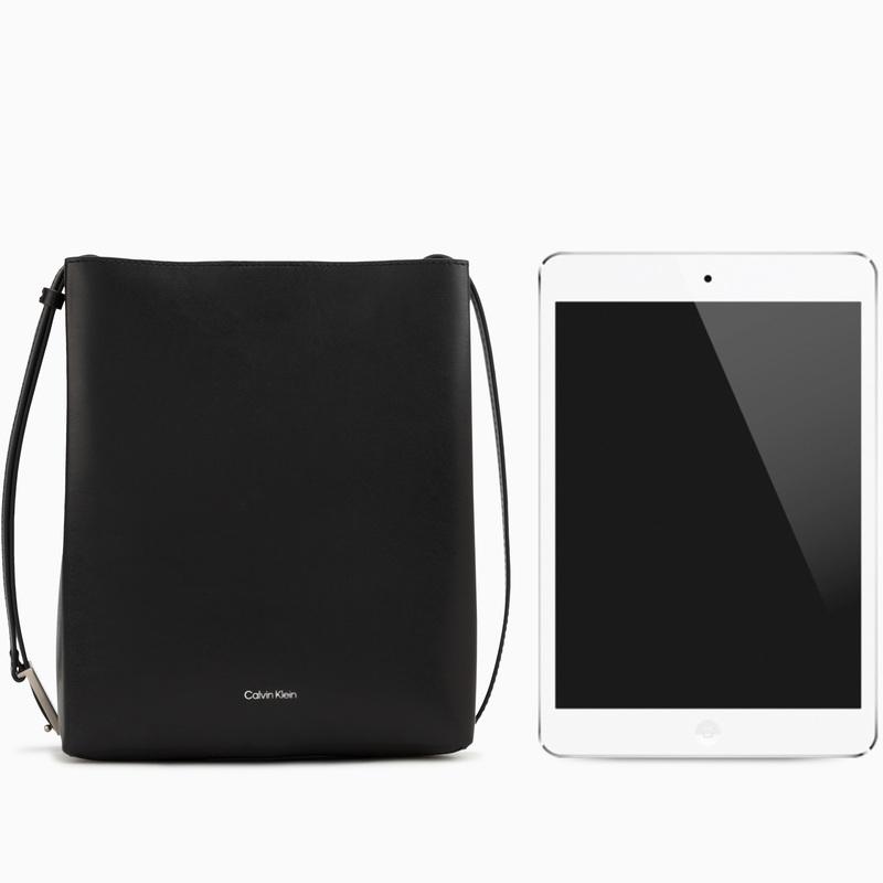 Calvin Klein Casual Commuter Letter Print Leather Crossbody Bag Women bags Space-Black DH3772-BAE