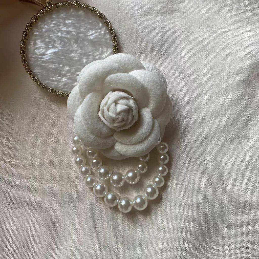 Handgefertigte Kamelien-Brosche im französischen Stil - Retro-Stoffblumen-Corsage für Jacken