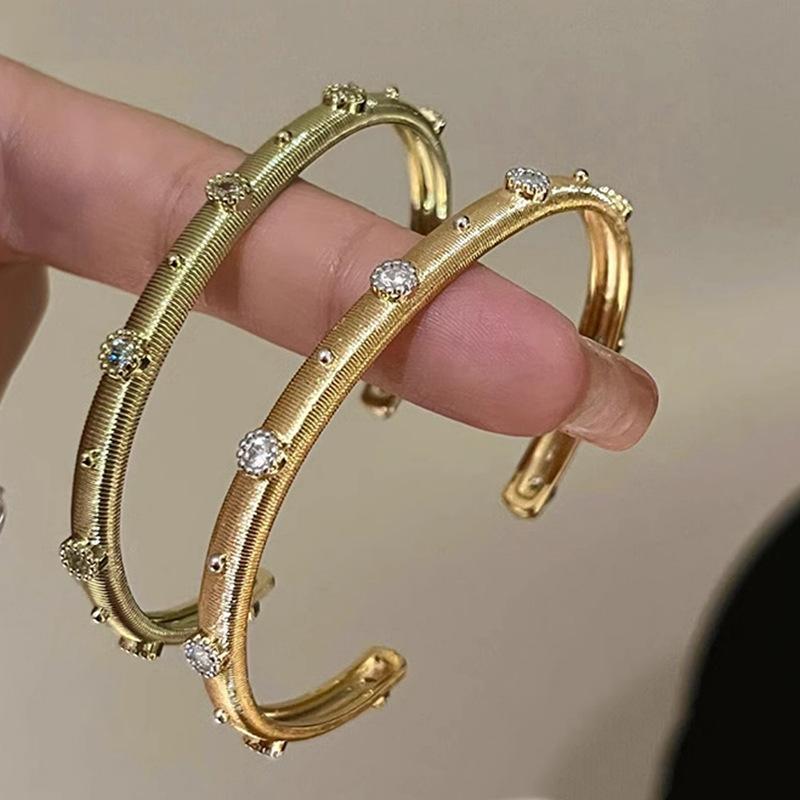 Electroplated Diamond Studded Brushed Vintage Open Mouth Bracelet with a High-end Metallic Feel, Personalized and Cool Style Bracelet for Women
