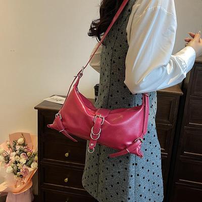 Kvinner Ensfarget magnetisk spenne Baguette Crossbody Bag Fritid PU Skrå skuldervesker Justerbar båndstropp