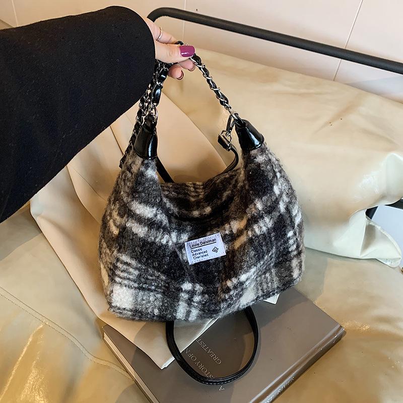 Large Capacity Bag Women's New Chain Shoulder Bag Versatile Casual Commuter Messenger Bag