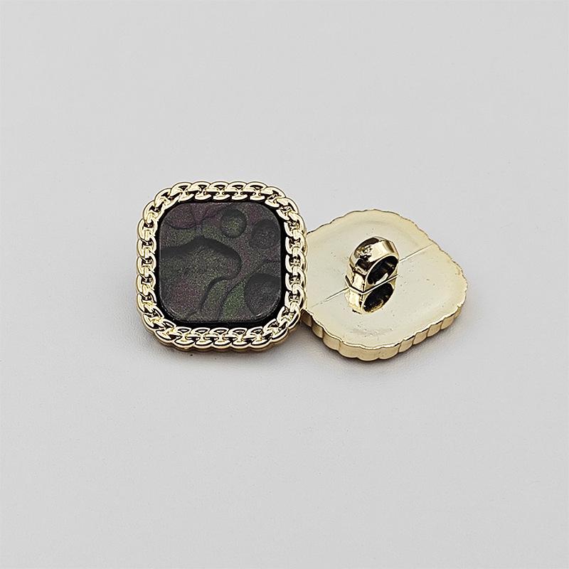 Coco Style UV-Plated Resin Square Chain Buckle with Irregular Shape