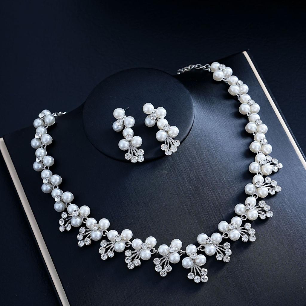 European and American Fashion Light Luxury Necklace Earrings Two-piece Set Bridal Wedding Accessories Dress Set Female 2026