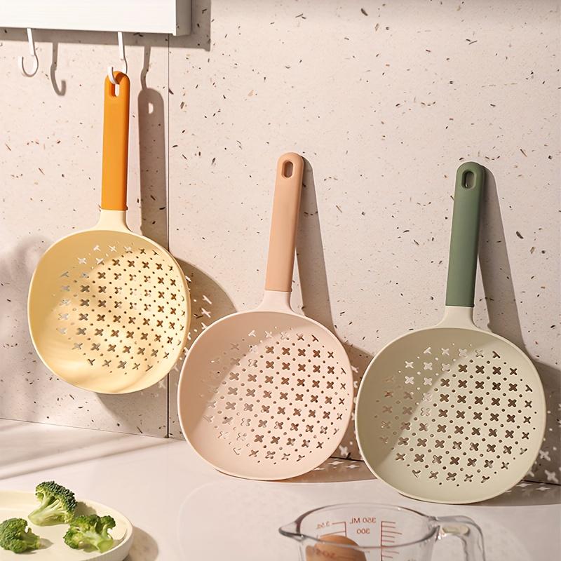 Kitchen Colander, Kitchen Household Large Plastic Drain Long Handle Spoon, Salvage Noodle Dumpling High Temperature Resistant Colander