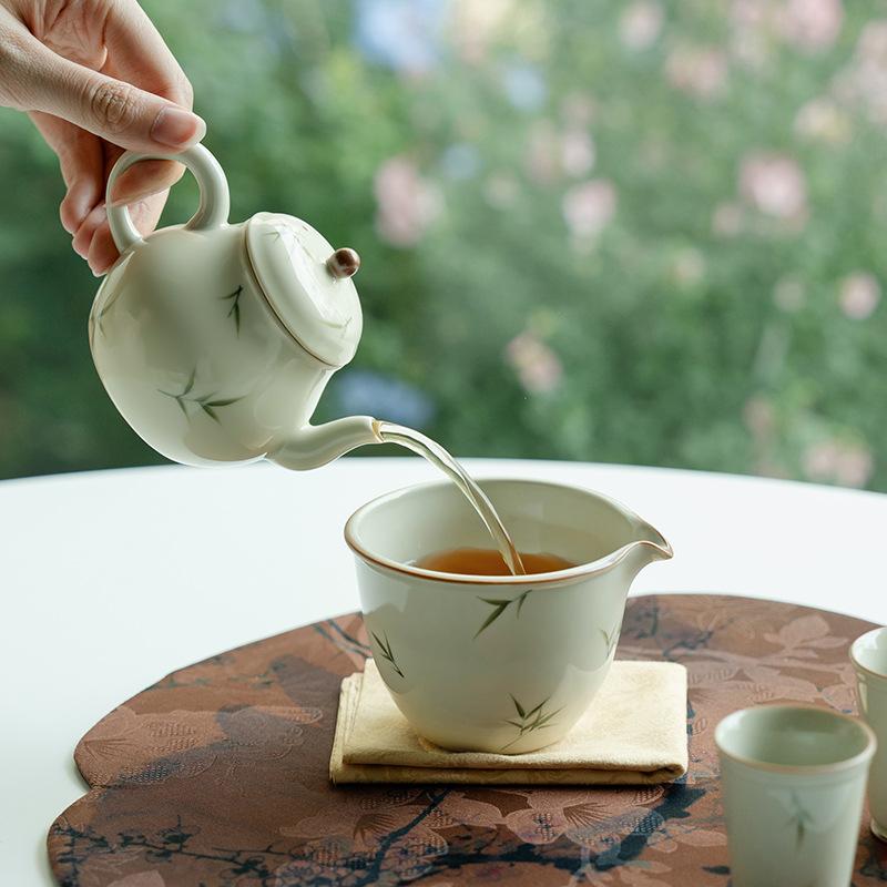 Chinese Handmade Bamboo Leaf Teapot Retro Ceramic Beauty Tea Pot Ball Hole Filter Porcelain Kettle Household Tea Set 160ml