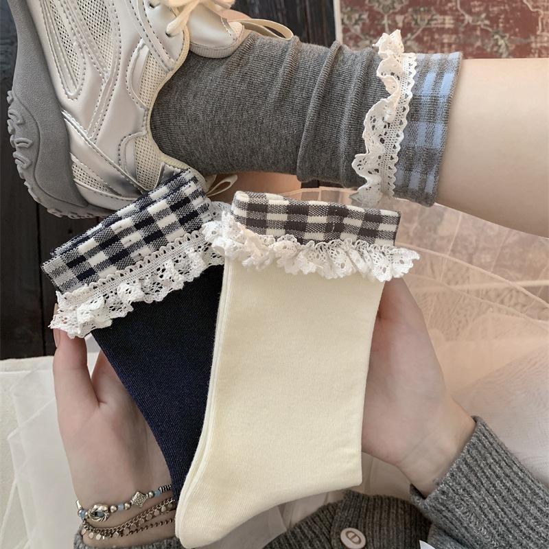 Women's Spring and Autumn Vintage Pluck Trend Lace Edge In The Cylinder Pile Socks
