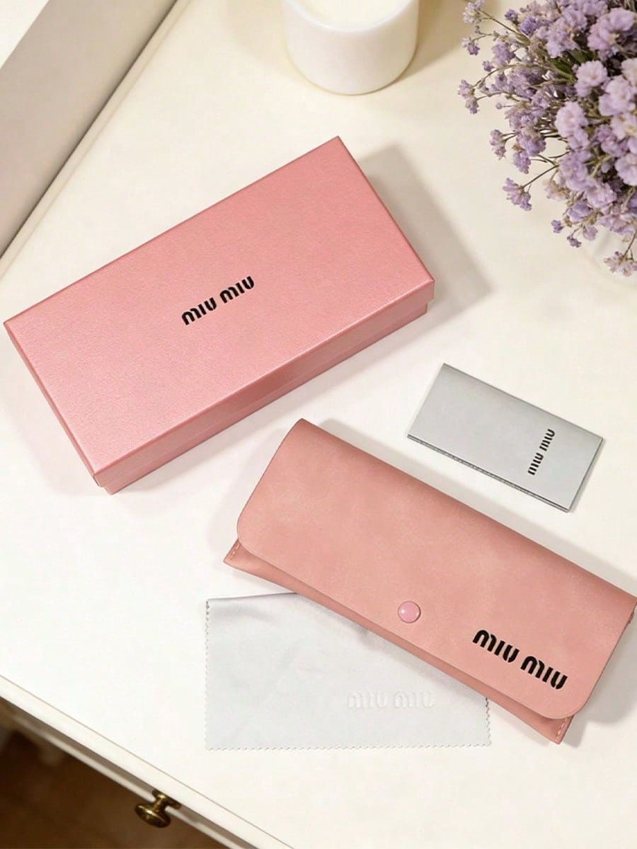 

Miu Miu Pink Leather Eyeglasses Case Set розовый