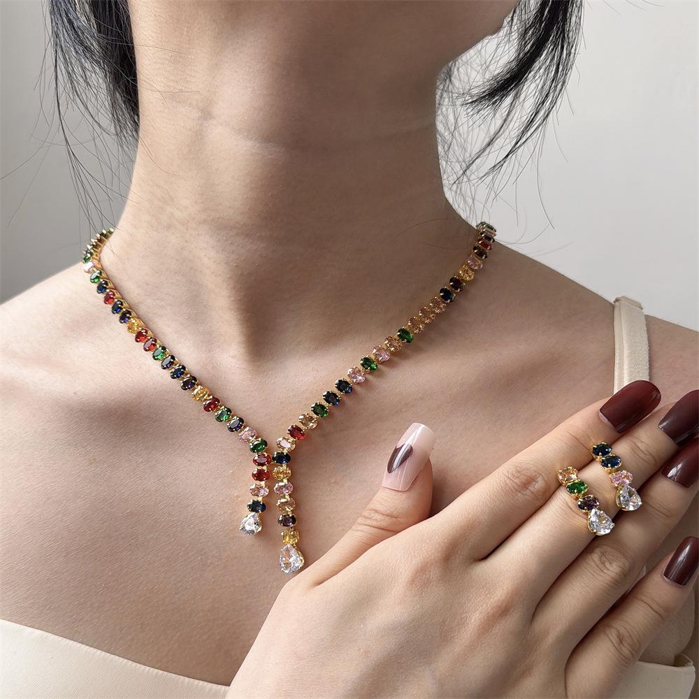 Moda Collana Luminosa con Diamanti Set di Orecchini alla Moda con Temperamento per Donna Gioielli di Nicchia Semplice Set da Due Pezzi