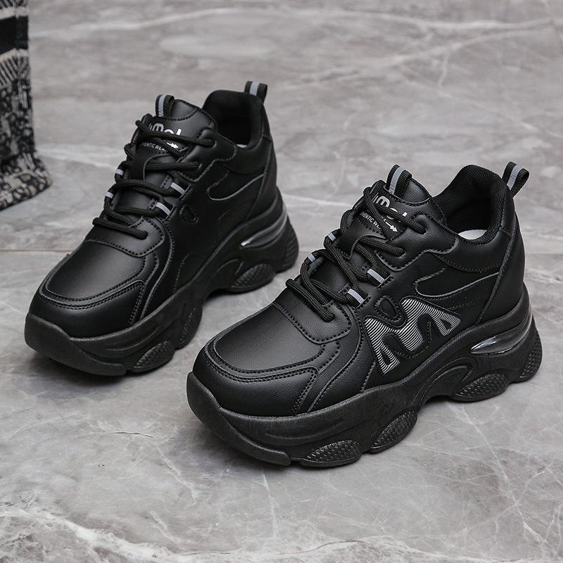 

Женские кроссовки на танкетке 2025 новая универсальная маленькая обувь на толстой подошве удобная дышащая повседневная спортивная маленькая белая обувь 40