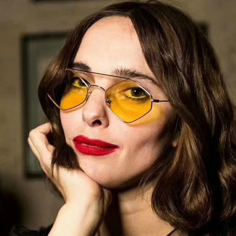 Acquista Occhiali da sole Donna Rombo blu trasparente Occhiali da sole Irregolari Vintage Montatura piccola Occhiali da sole Uv400 Donna Oculos Gafas De Sol in Italia a partire da 1.9