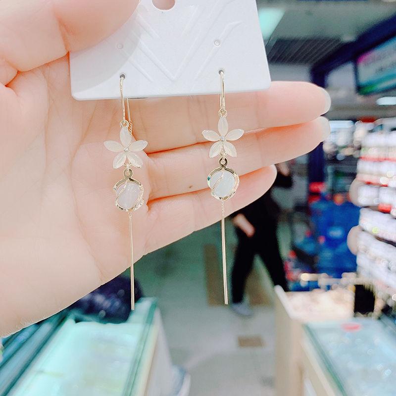 1011 new five-leaf petal anti-loss earrings, fringed opal earrings, temperament fashionable and versatile face earrings