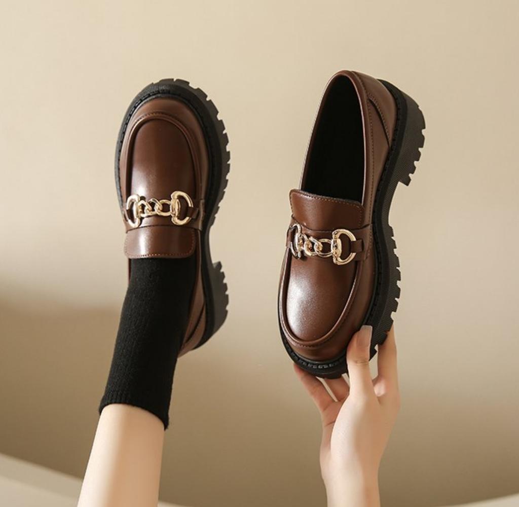 2024 Women Spring New Black Platform Flats Shoes Women Loafers Slip on Boat Shoes Metal Designer Casual Leather Oxfords