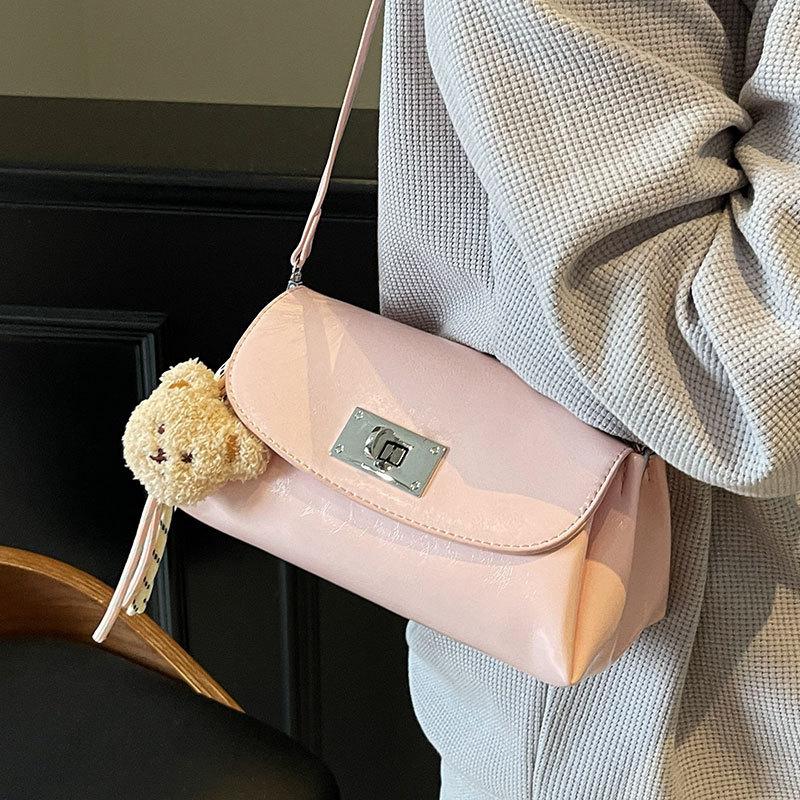 Popular hot-selling Korean version of casual simple style solid color pillow bag women's commuting versatile texture oil wax leather messenger bag