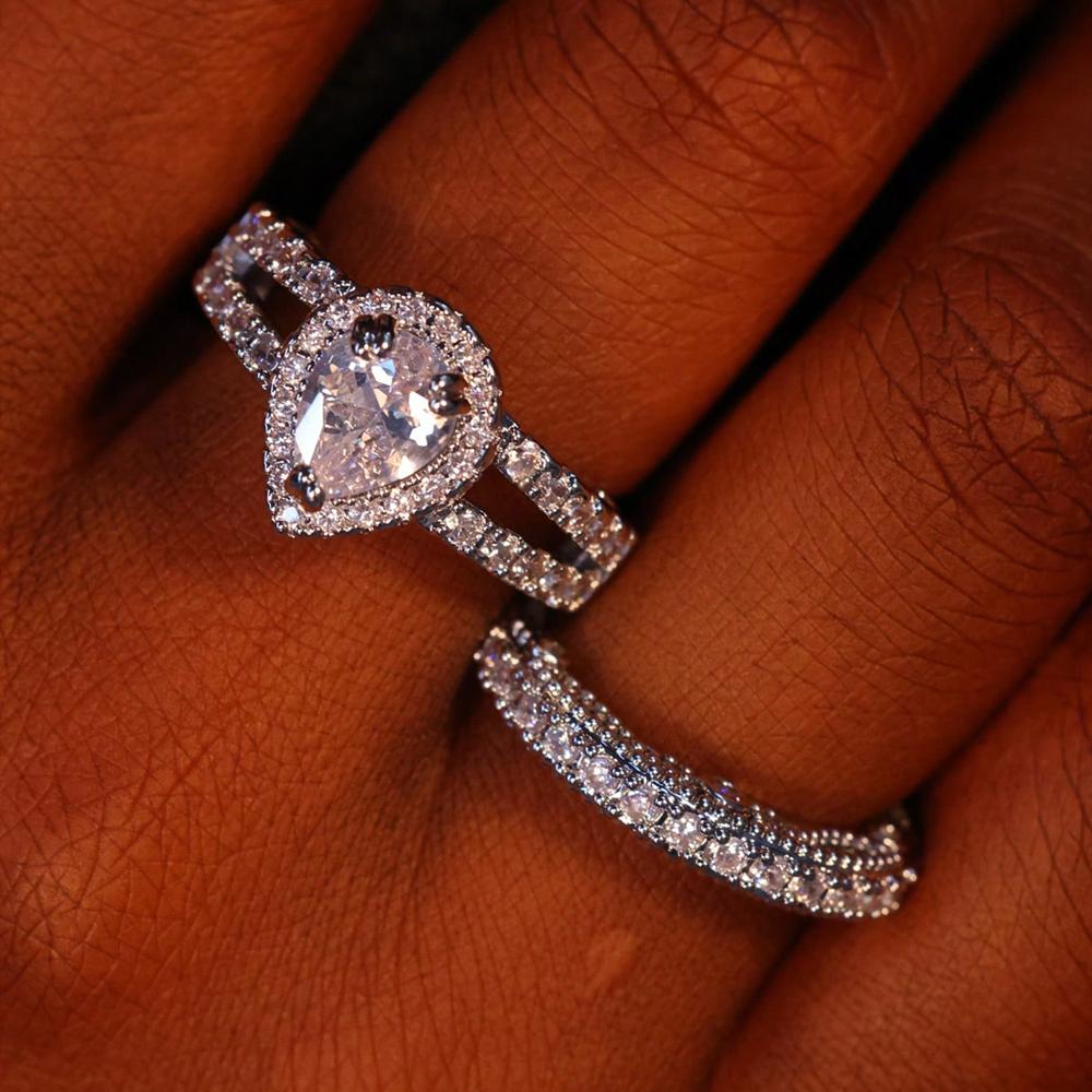 Luxurious 2pcs Set of Elegant Pear White Cubic Zircon Engagement Rings for Women Weddings Jewelry Gifts