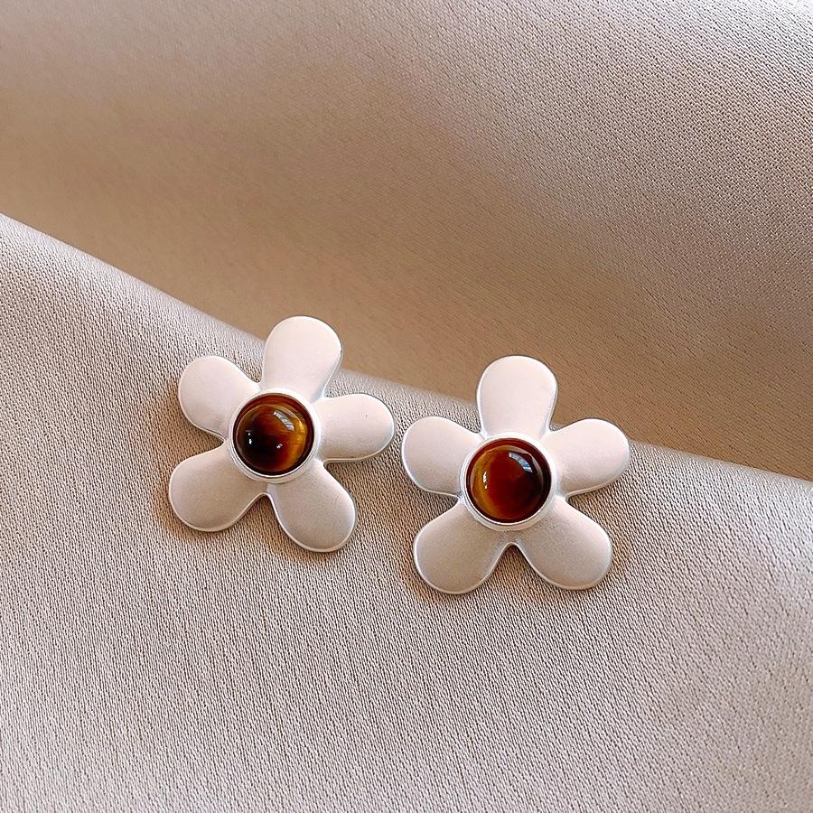 

Cold wind tiger s eye stone flower stud earrings fashionable personality simple earrings women