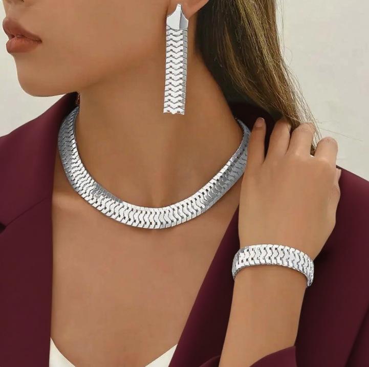 

Модные украшения для женщин серебряный