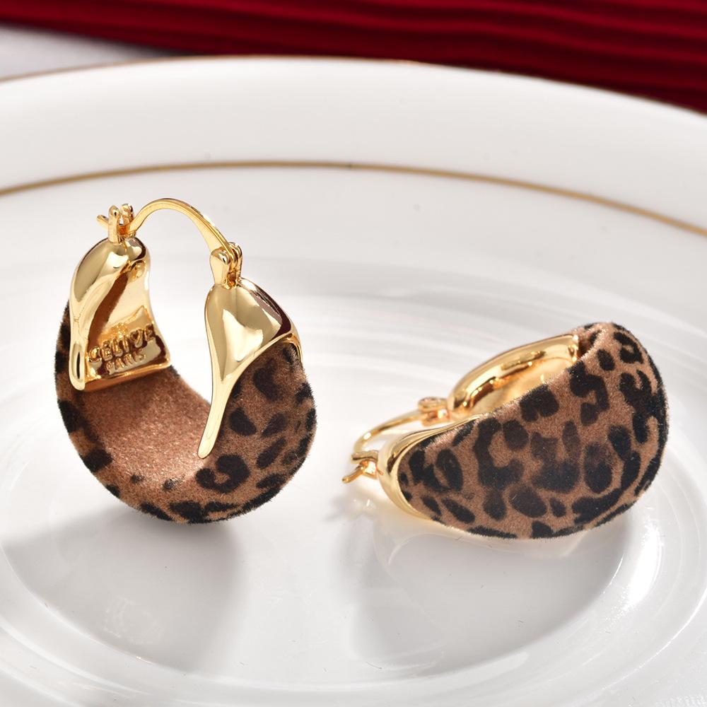 2026 Autumn Winter Maillard Leopard Print Flocking Hoop Earrings - Vintage Velvet Burgundy Ear Buckles for Women Niche Design Jewelry