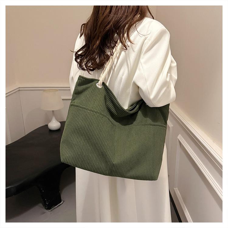 Lazy wind student literary corduroy bag women's 2025 new large-capacity shoulder portable commuter tote bag