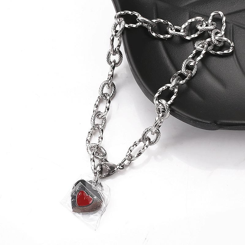 Evropský a americký náramek z titanové oceli ve tvaru srdce ženské kapky červený olej broskev srdce kvalitní twist chain